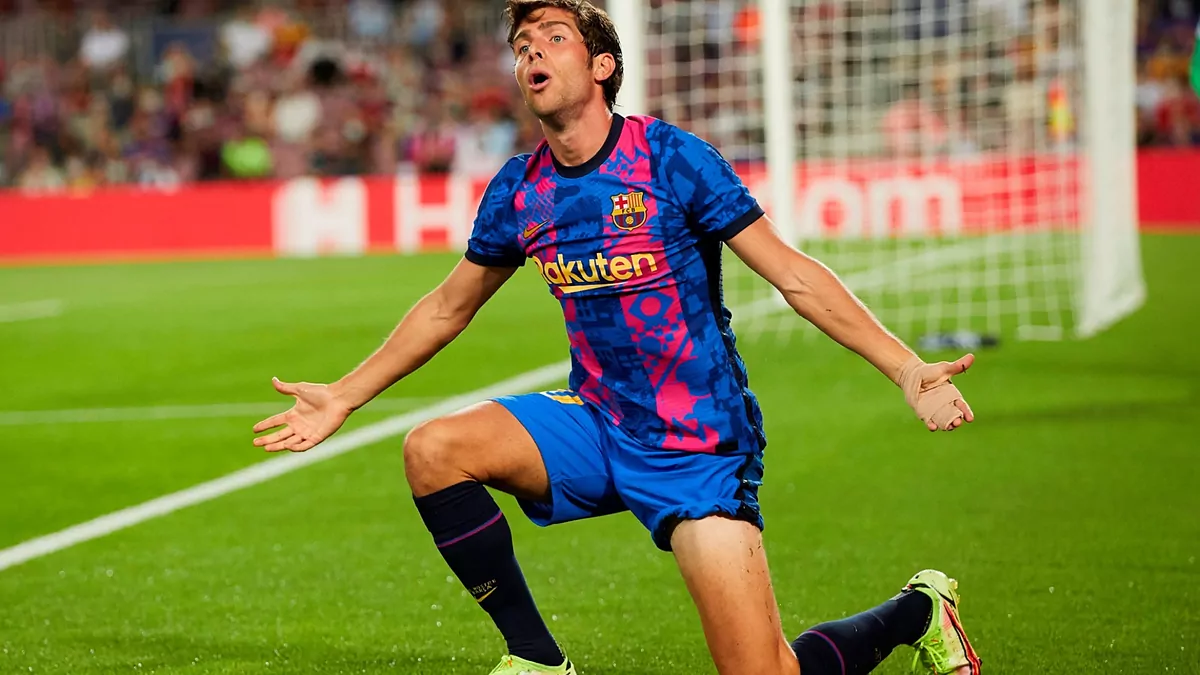 Sergi Roberto expected to sign new Barcelona contract imminently - Additional Clauses and Incentives in Sergi Roberto's New Contract